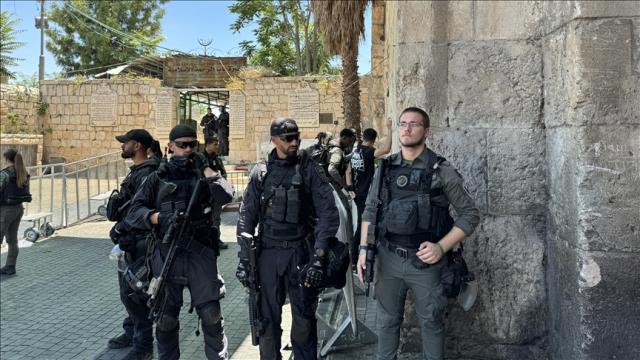 Katil İsrail yine namaza gidenlere müdahale etti