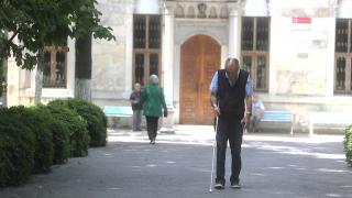 Radyosu hayata açılan penceresi oldu