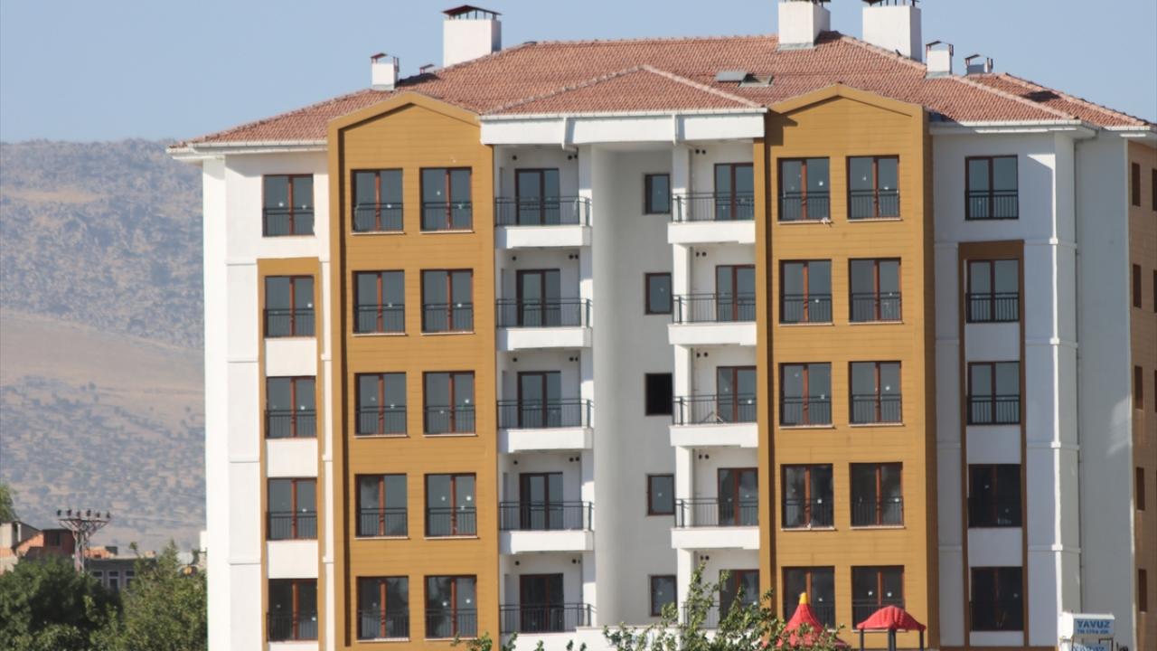 "Taşınmalarına fiilen yardımcı oluyoruz, araçlarını ayarlıyoruz"