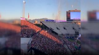 Stadyumda havai fişekler seyircilerin üzerine düştü