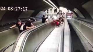 İzmir Metrosu'ndaki yürüyen merdiven kazası kamerada