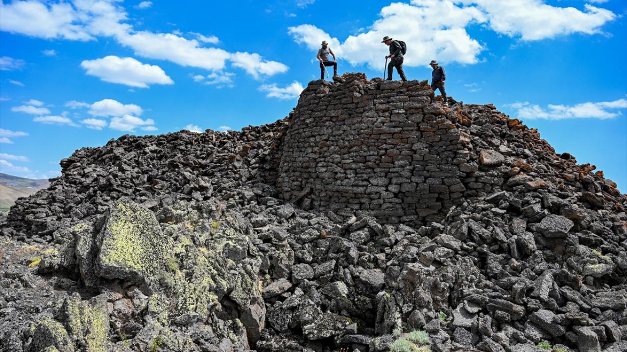 "Burçları incelediğimizde buranın Orta Çağ`a ait olduğunu görmekteyiz"