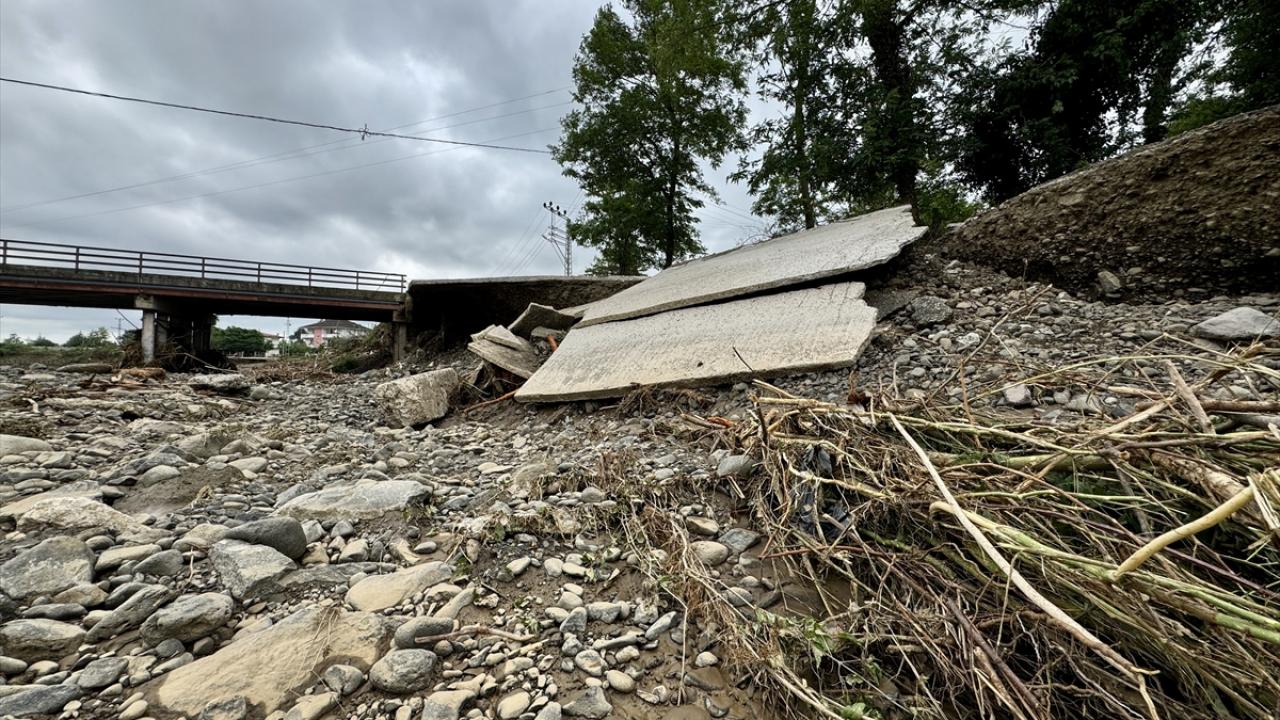 Heyelan riski olan yerlerde evlerde kalınmaması uyarısı
