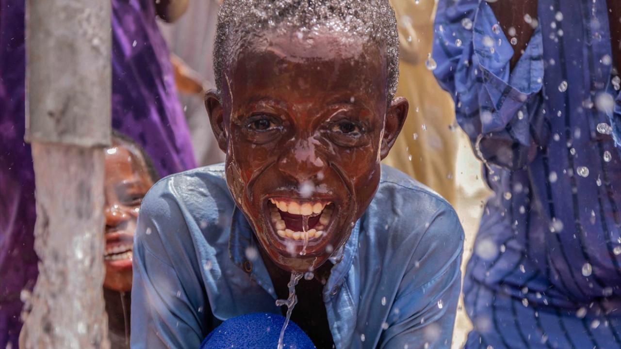 Çad çöllerinde su kuyusu açılışları