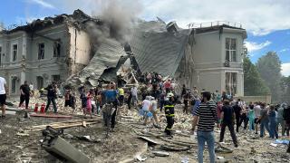 Rus ordusu Ukrayna'nın başkenti Kiev'i bombaladı