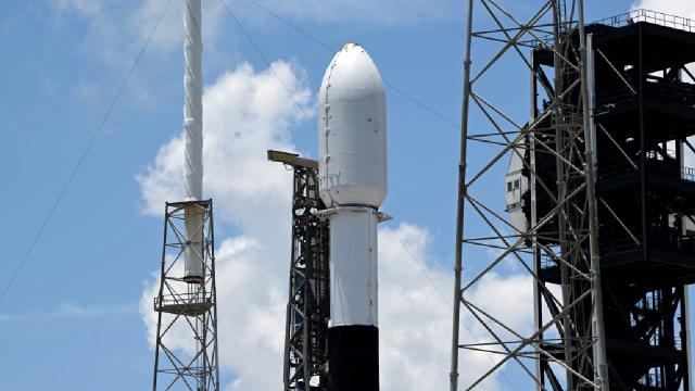 Türksat 6A fırlatma öncesi kapsüle yerleştirildi