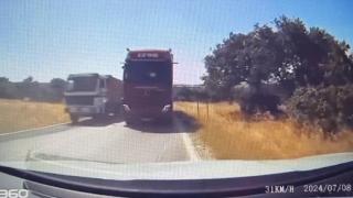 Hatalı sollama yapan tır kazaya neden oluyordu