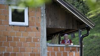Srebrenitsa annesi Salihovic, soykırımda kaybettiği oğlunu 29 yıl sonra toprağa verebilecek