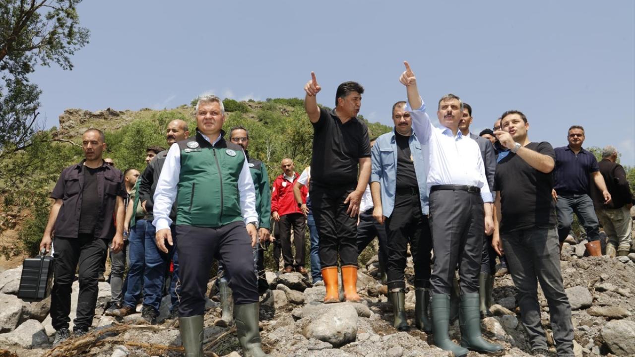 Vali Mustafa Çiftçi, mahalleyi ziyaret etti