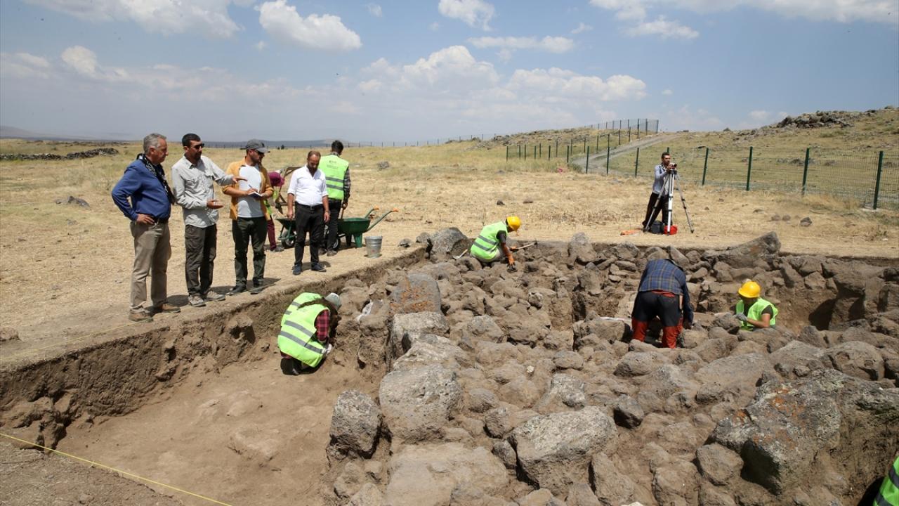 "Bu anıtsal mimari yaklaşık olarak 7 metre boyutlarında"