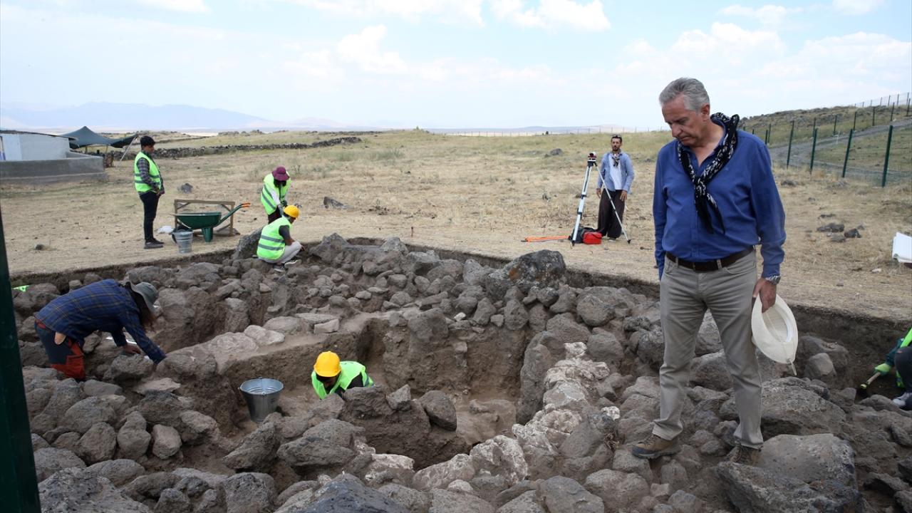 "Bugüne kadar yaklaşık 650 metal obje Ahlat Müzesi`ne teslim edildi"