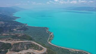 İznik Gölü alg patlamasıyla turkuaz görünüme kavuştu