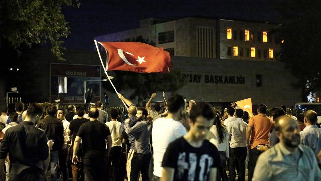 Duran: 15 Temmuz 2016 eşsiz destanla hafızalara kazınan bir gün