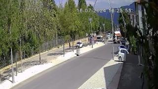 Kocaeli'de kamyon fazla yük nedeniyle devrildi: O anlar kamerada