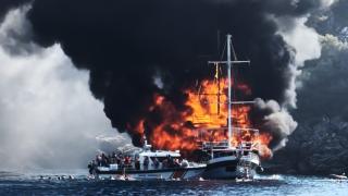 Marmaris'te tur teknesi yandı: 14 yaralı