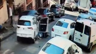 Kontrolden çıkan otomobilden atladı