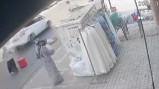 İstanbul'da yola atlayan çocuğa araba çarptı