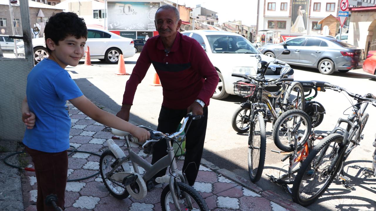 "Belimde 37 vida, 3 platin var, bu halde yine de çalışıyorum"