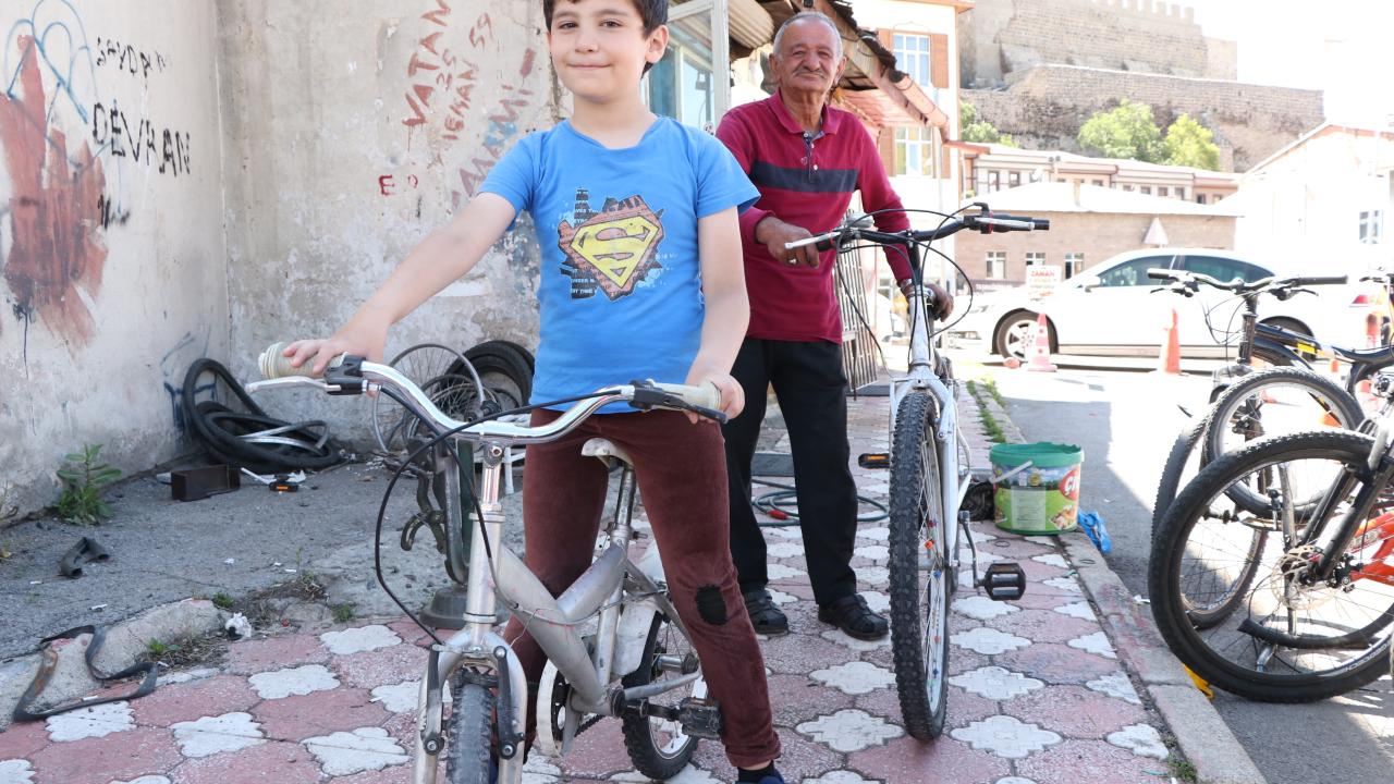 1,5 metrekareden 2 üniversite mezunu çıkarttı