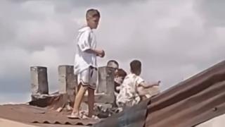 İstanbul'da çocukların çatıdaki oyunu görenleri korkuttu