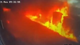 Gaziantep'te fabrika yangını: Alevler sokağı sardı