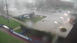 Hortum, dorseyi böyle savurdu