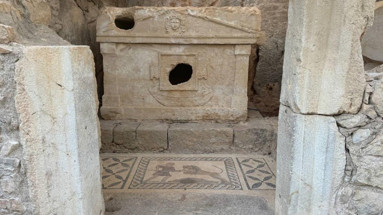 Liman Anıtsal Mezarları ve mozaikli yapı