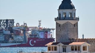 Abdülhamid Han Sondaj Gemisi İstanbul Boğazı'ndan geçti