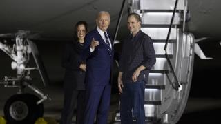 Biden, Ankara'daki takas operasyonuyla ABD'ye dönenleri havalimanında karşıladı