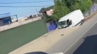 İstanbul’da kontrolsüz şerit değiştirip kaza yaptı, aracın arkasındaki yazı dikkat çekti