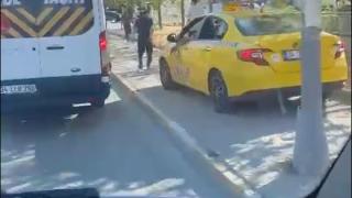 İstanbul'da kaldırımda ilerleyen taksiye para cezası kesildi
