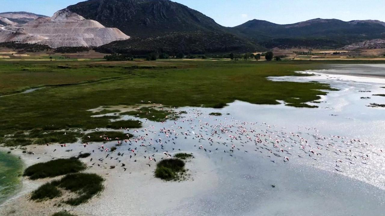 Akarsular da artık gölü besleyemiyor