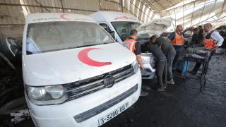 Gazze'de ambulans ve itfaiye araçlarının tamirinde sıkıntı yaşanıyor