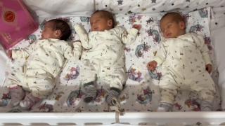 Evlat hasreti çeken Hakyemez ailesi üçüzlerin mutluluğunu yaşıyor