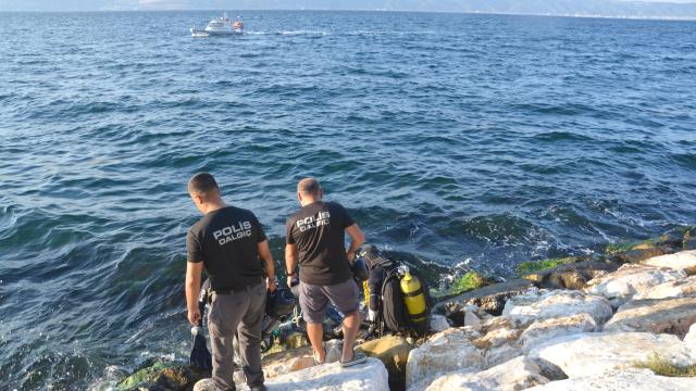 Aydın'da dalgalara kapılan 12 kişiden 3'ü boğuldu haber görseli