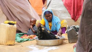 Yerinden edilen Somalililer, zor şartlar altında yaşam mücadelesi veriyor