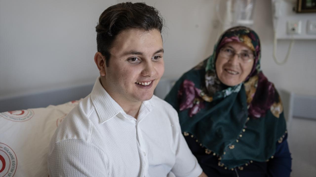 "Hastamız yatağa bağlı durumdan çıktı, mobil duruma geçti"