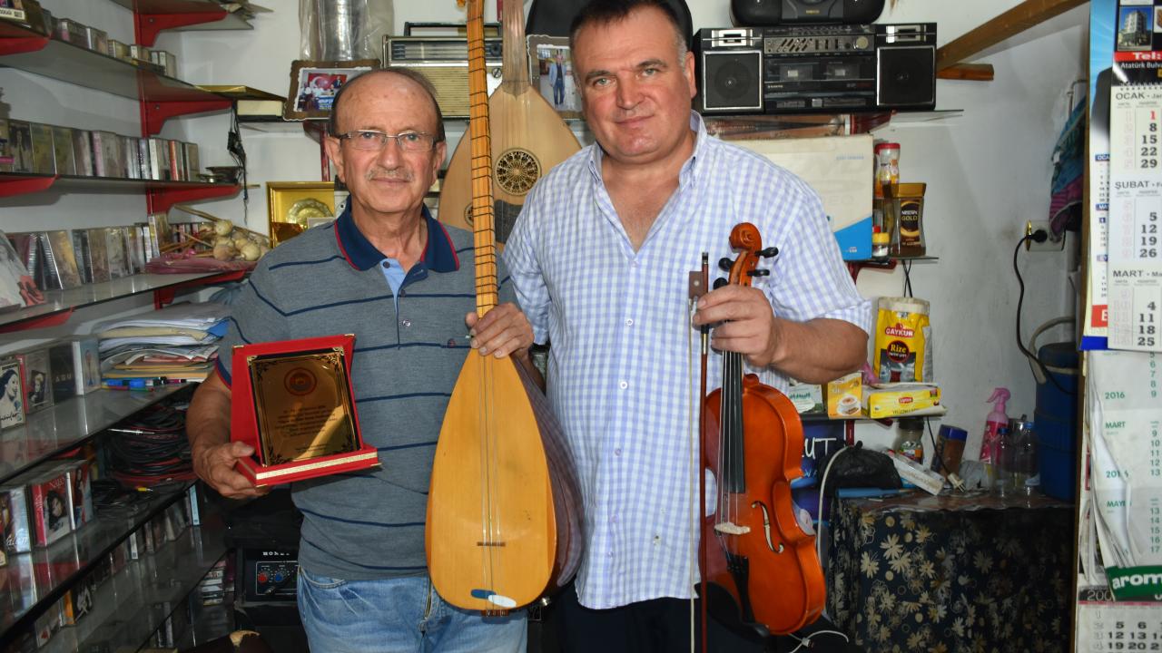 "TRT ve bazı özel televizyon kanallarında türküler söyledik"