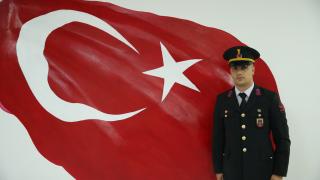 Jandarma Uzman Çavuş Yasin Enes Mumcu, sanatını görev aşkıyla buluşturuyor