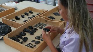 Sırçalıtepe'de 9 bin 600 yıl önce kullanılan obsidiyen aletler günlük yaşamı anlatıyor