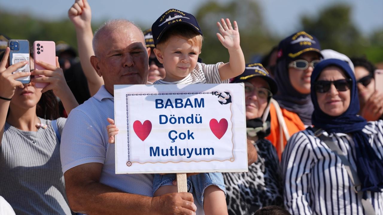 Aileleriyle kucaklaştılar