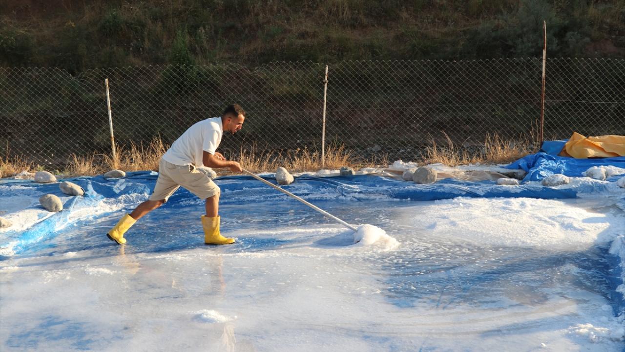 "40 haneli köyümüzde herkes kaya tuzu yapıyor"