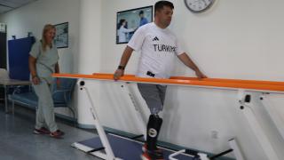 Mikroişlemcili diz proteziyle hayata tutundu