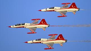 Türk Yıldızları Mogan Gölü üzerinde çevre tanıma uçuşu gerçekleştirdi