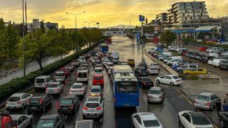 Ankara'da sağanak: Yollar göle döndü, sürücüler ilerlemekte güçlük çekti