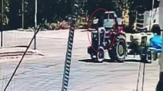 Kaputuna oturduğu traktörden düştü, ağır yaralandı