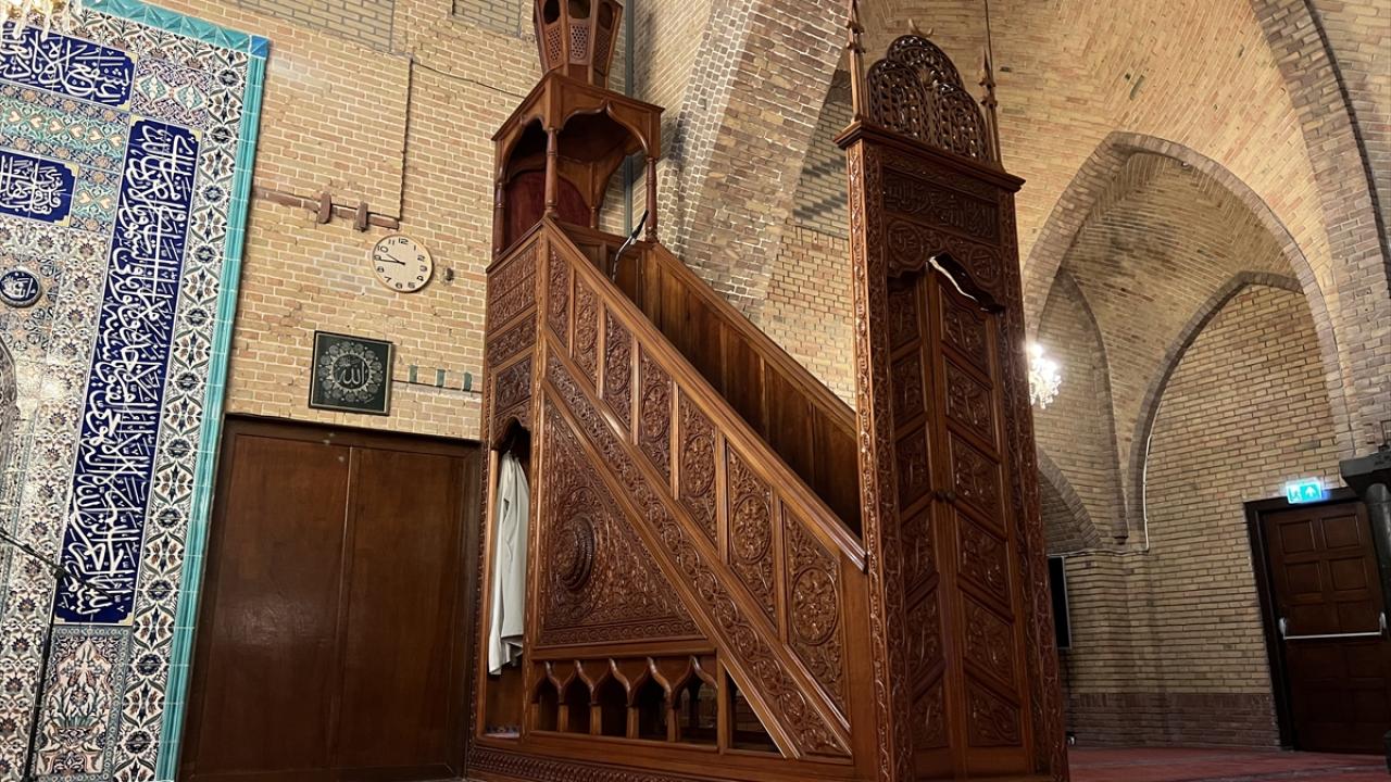 Cami hizmetleri devam ediyor