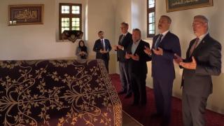 Bakan Fidan, Sultan Murat Hüdavendigar türbesini ziyaret etti