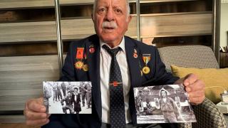 Kore gazisi anılarını evinin köşesinde canlı tutuyor