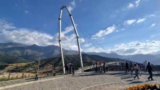 Özbekistan'ın dağlık Zamin bölgesindeki asma yaya köprüsü adrenalin tutkunlarını ağırlıyor